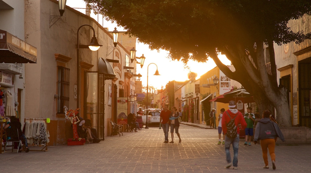 Tequisquiapan featuring a sunset as well as a small group of people