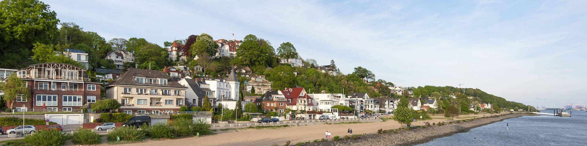 Germany, Hamburg, Bank of the Elbe river in Hamburg-Blankenese; Shutterstock ID 308111474
