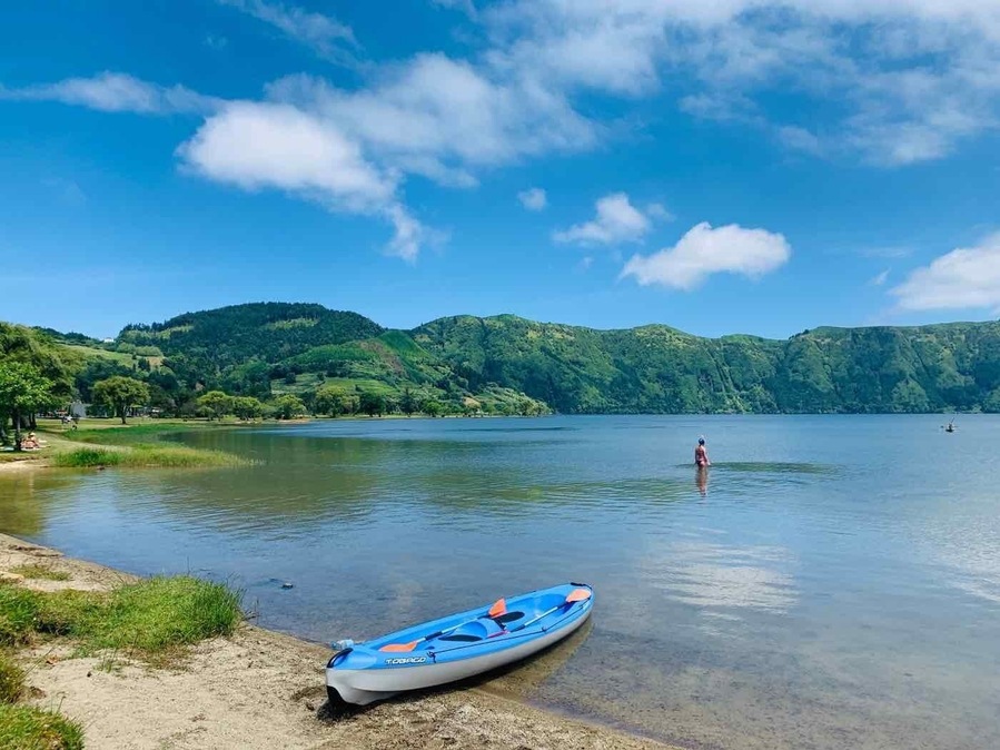 The Azores are a killer place to get outdoors and experience activities and sports in close contact with nature.
Kayaking in a crater lake is a great example. Here are 9 other activities I dare you to try doing in Azores
https://www.geekyexplorer.com/outdoor-activities-azores/
#kayak #lake #nature #adventure #outdoor #azores #islands
