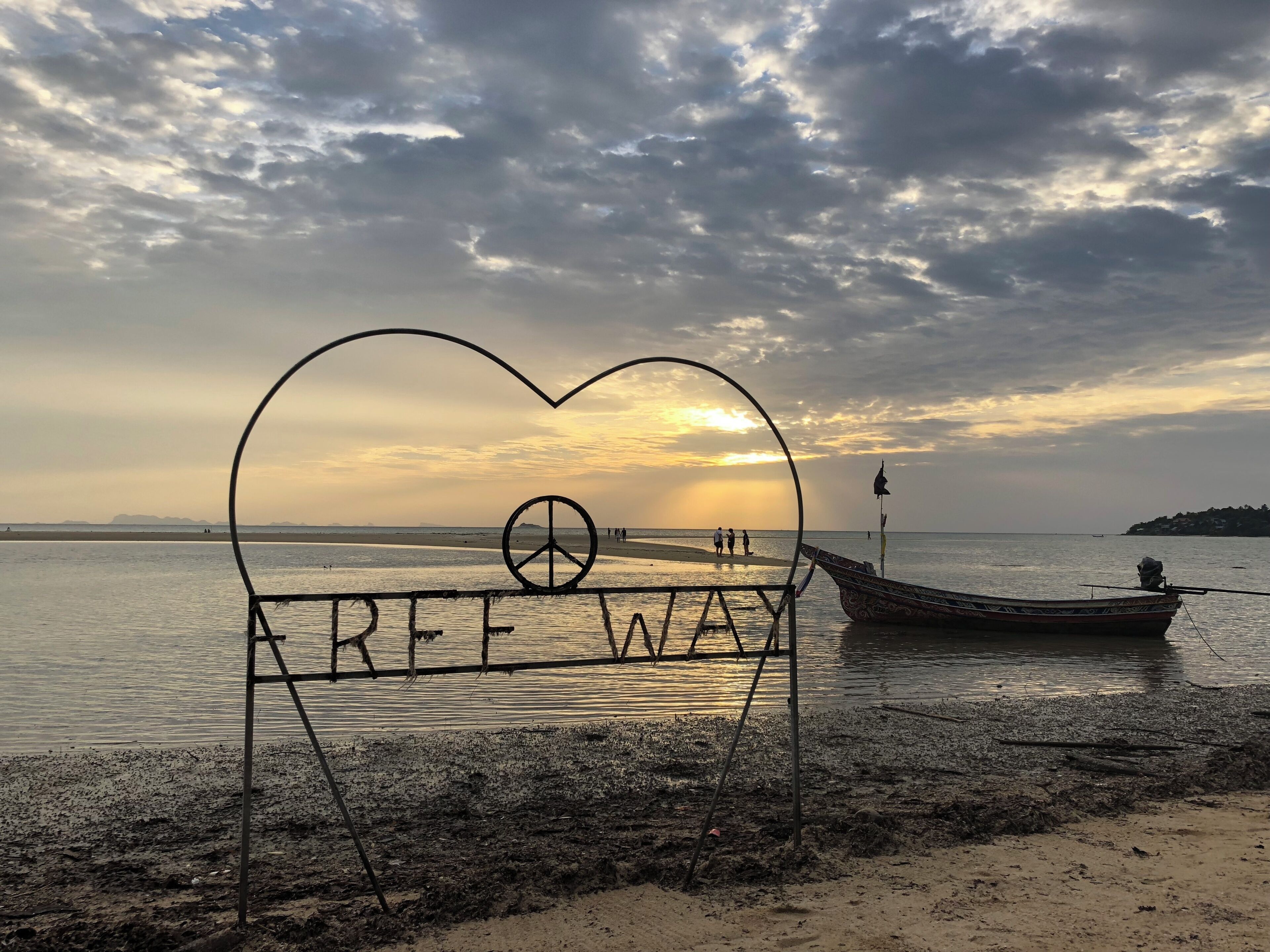 Enjoy the sunset and freedom while waiting for the best fire juggler in Koh Phangan
#LifeAtExpedia