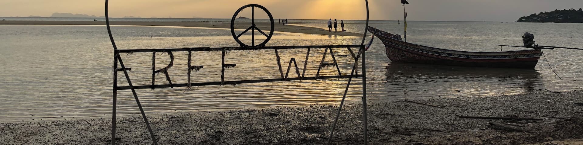 Enjoy the sunset and freedom while waiting for the best fire juggler in Koh Phangan
#LifeAtExpedia