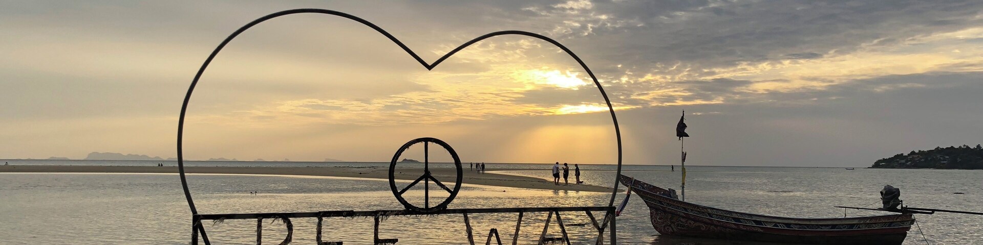 Enjoy the sunset and freedom while waiting for the best fire juggler in Koh Phangan
#LifeAtExpedia