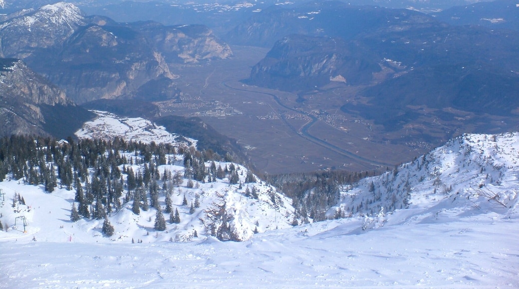 Paganelláról lenézve az Adige folyó völgyére