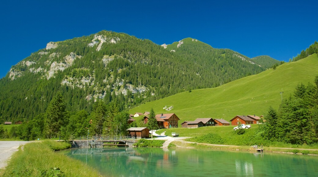 Malbun che include vista del paesaggio, montagna e fiume o ruscello