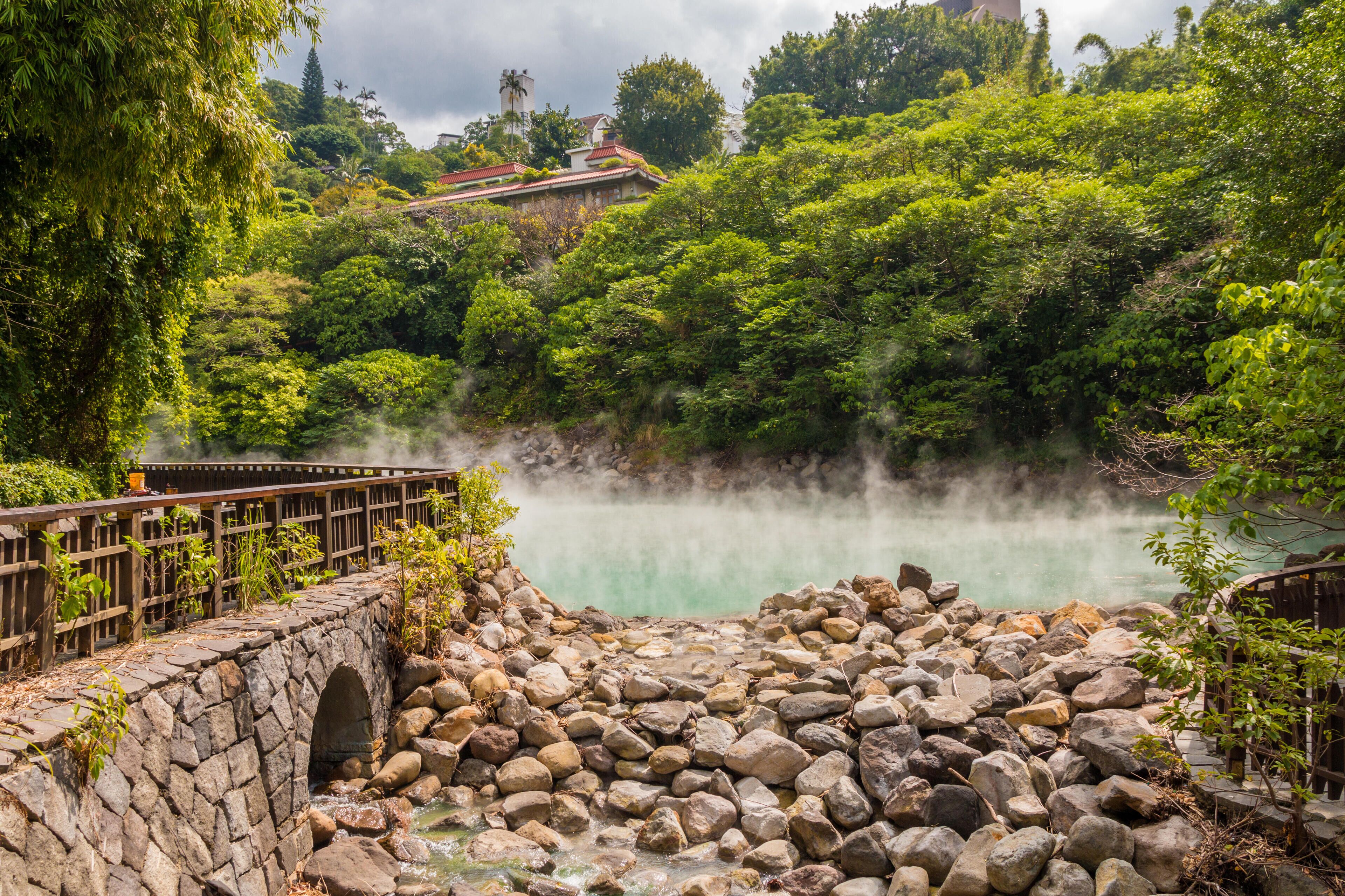 MB935A The drainage of the hot spring at Beitou Thermal Valley which is releasing sulphuric steam. The rare hokutolite rocks can bee seen here clearly.
