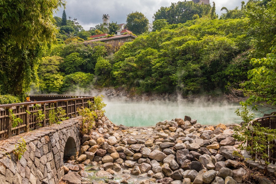 MB935A The drainage of the hot spring at Beitou Thermal Valley which is releasing sulphuric steam. The rare hokutolite rocks can bee seen here clearly.