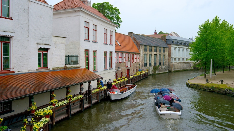 Bruges mettant en vedette navigation et rivière ou ruisseau