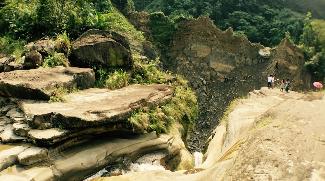 Looking downstream at the Shimankeng River in Wannian Canyon.
