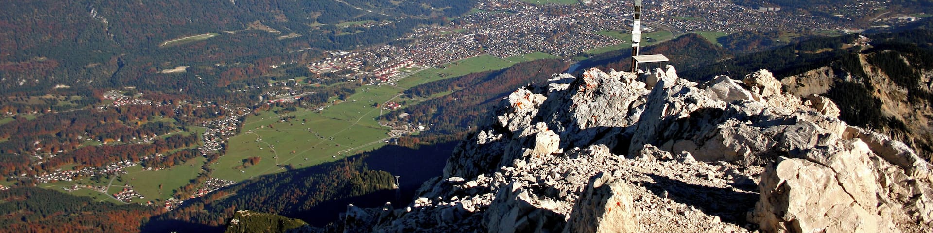 Alpspitze mit Blick auf das Loisachtal