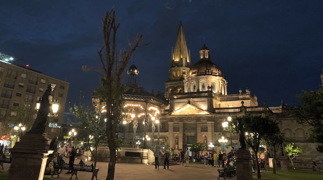 Walking in Guadalajara at night is so lovely #guadalajara #mexico #architecture #trovember