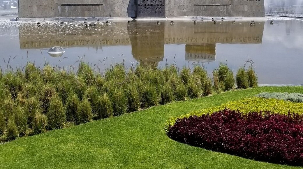 bronze statue of the Roman goddess Minerva. This is a popular meeting point for locals and sports fans. #lifeatexpedia