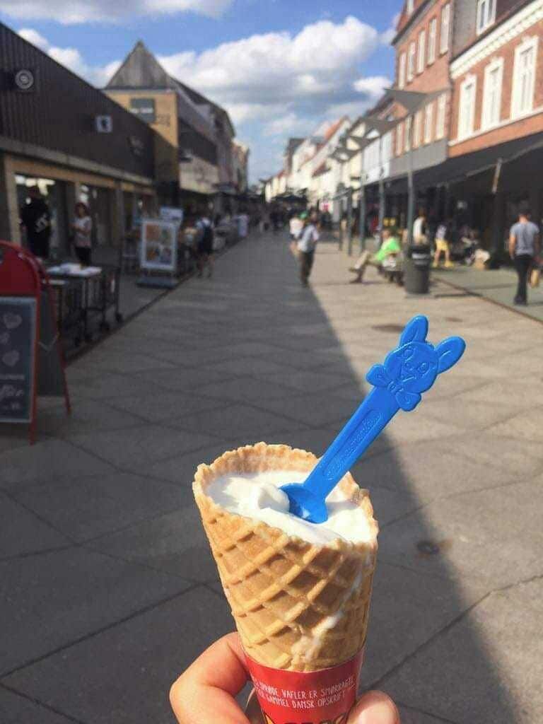 Cool and #delicious moments in Vejle, at this gelato place that I fully recommend.
