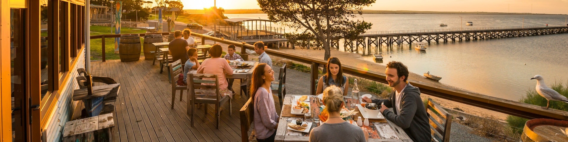 Península de Eyre ofreciendo restaurantes, vista general a la costa y un atardecer