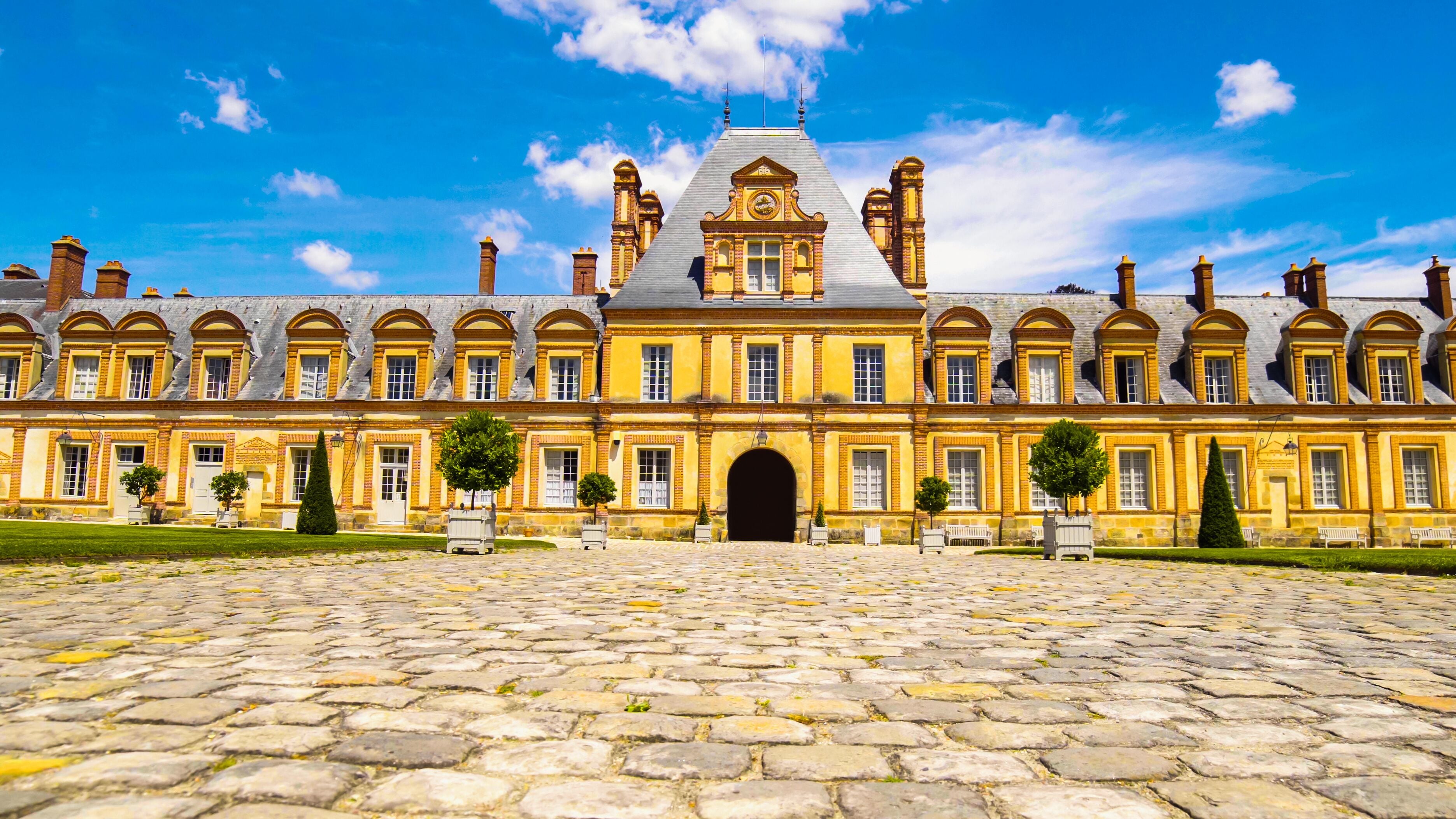 阿傑維勒   – 拉里維耶爾