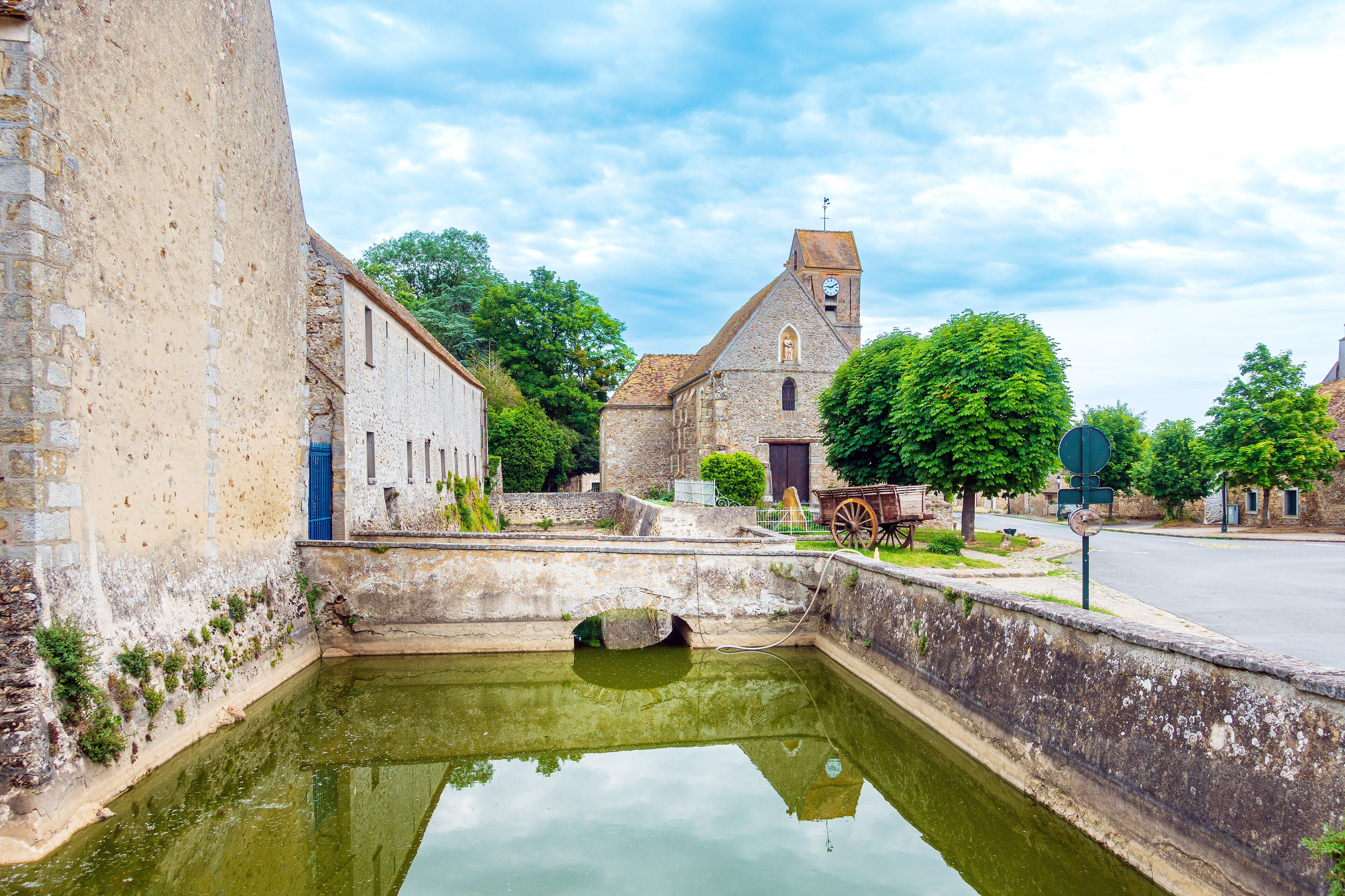 阿傑維勒 – 拉里維耶爾