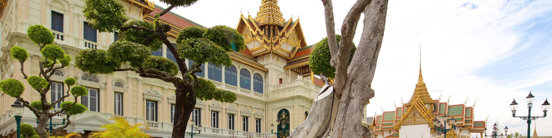 Grand Palace which includes a garden