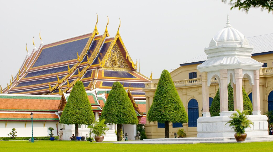 Det kongelige palass som inkluderer hage og historisk arkitektur