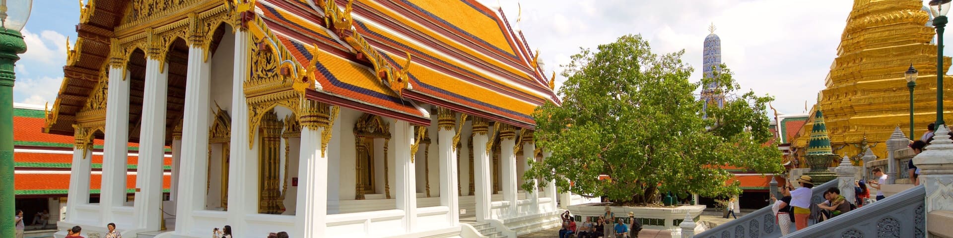 Temple of the Emerald Buddha showing a temple or place of worship