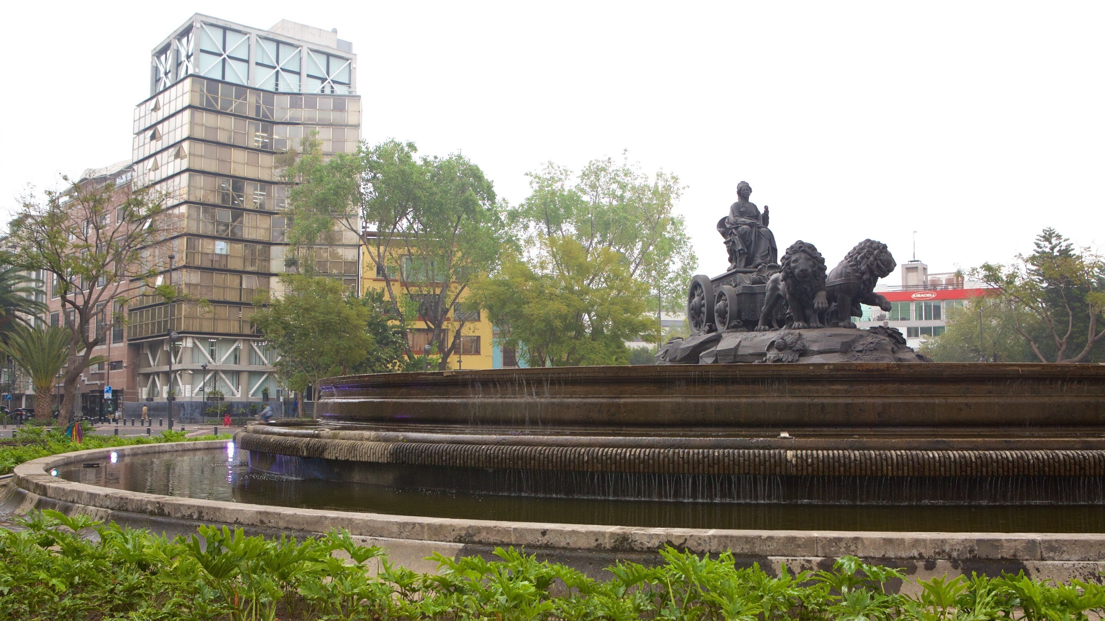 La Condesa showing central business district, a square or plaza and a fountain
