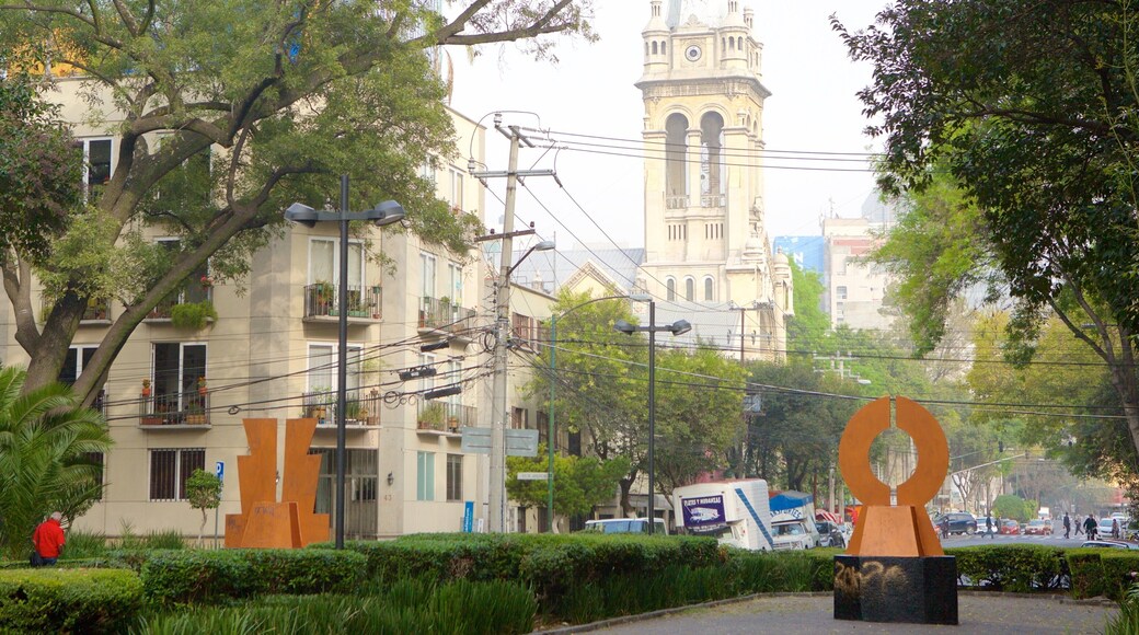 La Condesa mostrando un parque, un parque o plaza y una estatua o escultura