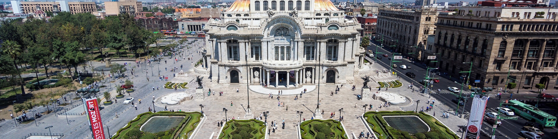 The Palacio de Bellas Artes in downtown Mexico City on a sunny day.