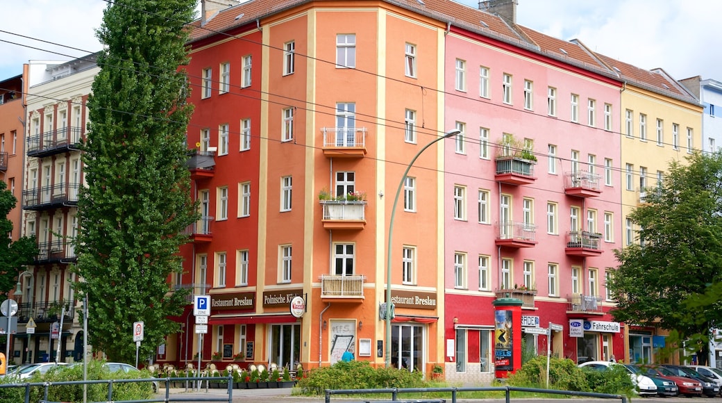 Prenzlauer Berg showing street scenes