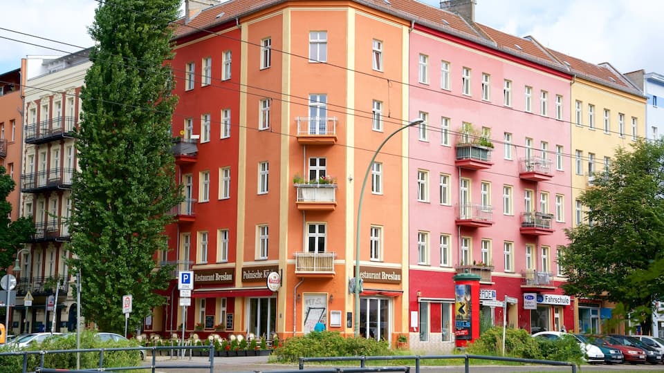 Prenzlauer Berg showing street scenes
