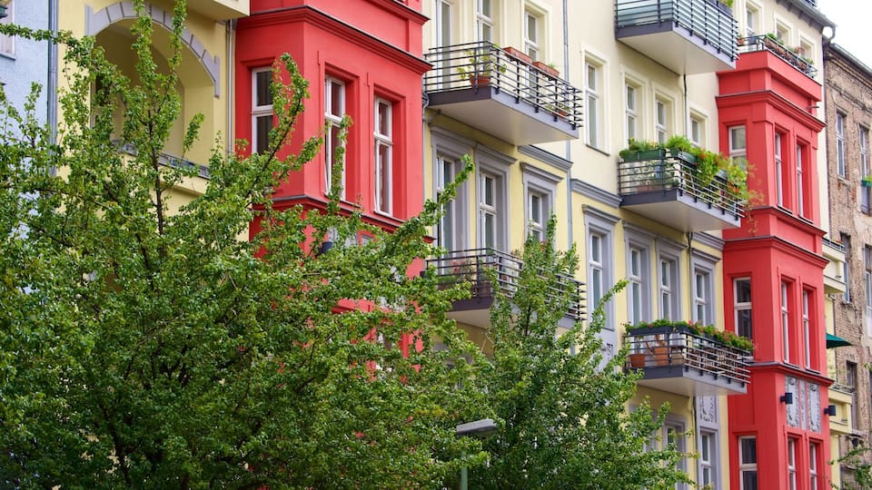 Prenzlauer Berg showing a city