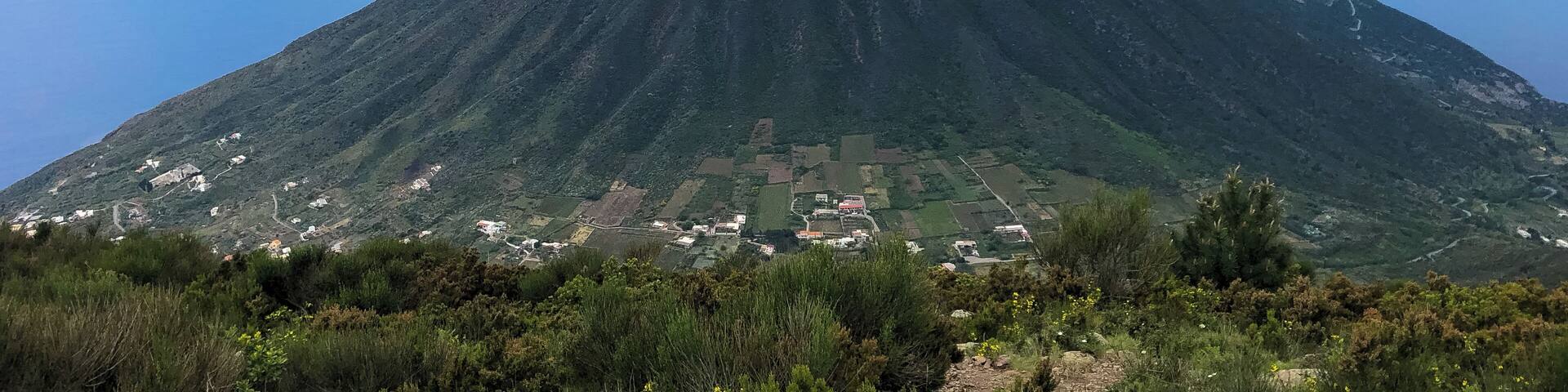 view from the top of Monte Fossa delle Felci (964m) towards Monte dei Porri (886m) and the islands of Filicudi (front) and Alicudi (back)