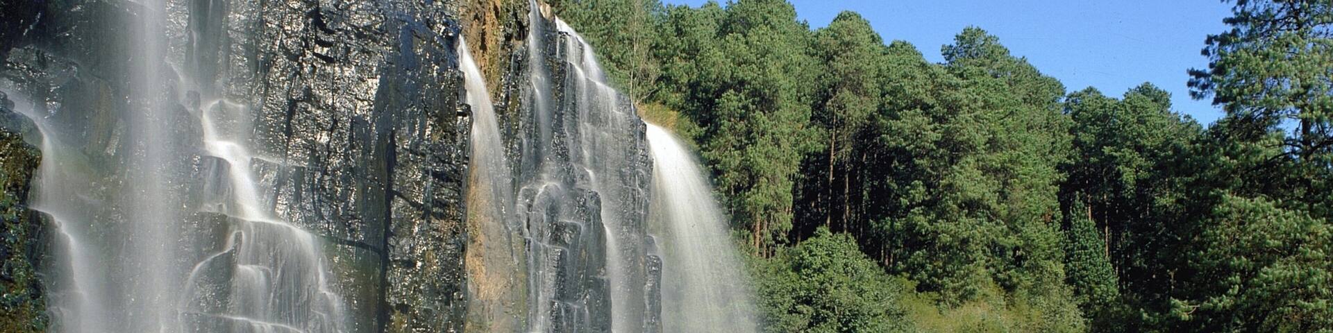 Mpumalanga - Limpopo which includes a lake or waterhole, a cascade and a gorge or canyon