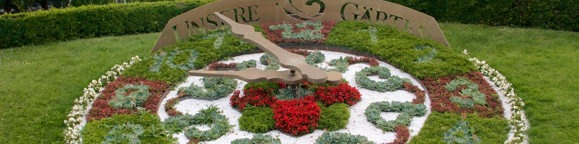 Landstraße showing flowers, a park and signage