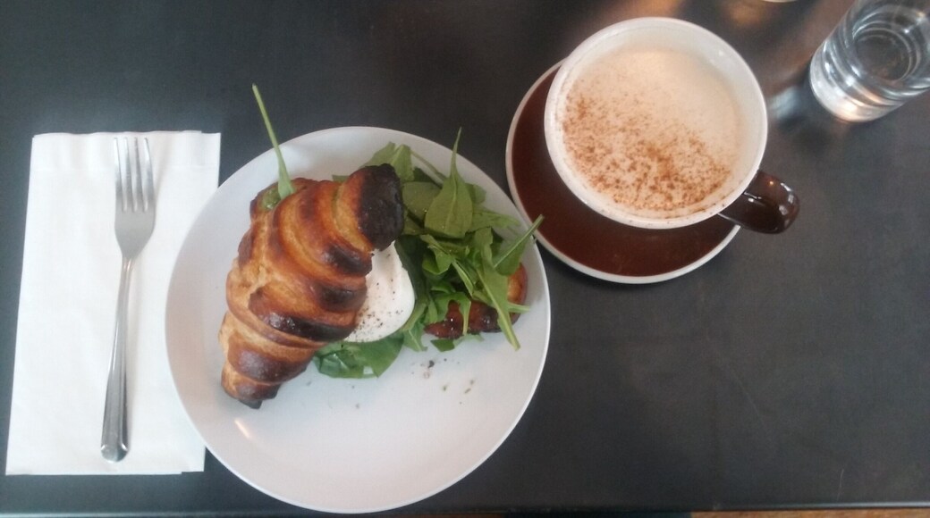 Breakfast delights! This place is spot on.
#foodie #food #foodlover #oregon #bendoregon #explore #roadtrip #tea #pnw