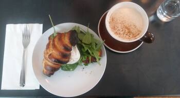 Breakfast delights! This place is spot on.
#foodie #food #foodlover #oregon #bendoregon #explore #roadtrip #tea #pnw