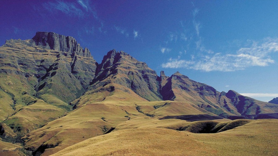 Sierra de Drakensberg ofreciendo vista panorámica y montañas