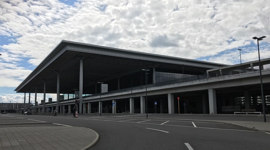 A brand new airport and nobody is there. Welcome to Berlin. 😀