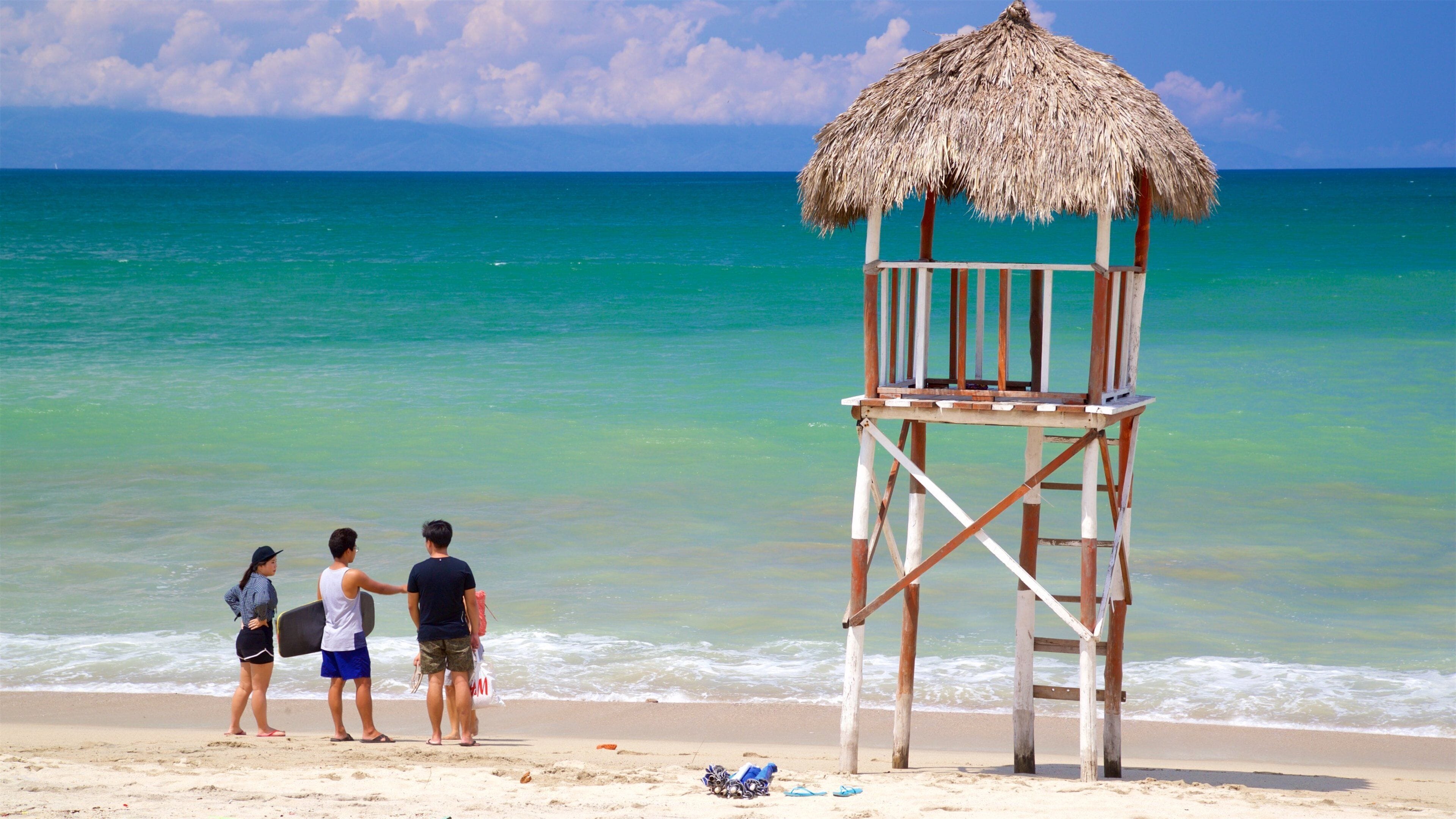 <h2>Top places to stay near the beach</h2>
