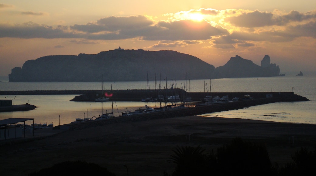 Las Medas al amanecer... un lugar fantastico para bucear! y ademas, es una reserva natural.