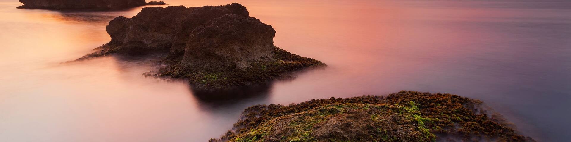 Spain, Girona, Lustrate, Scenic view of Medes Islands at dawn