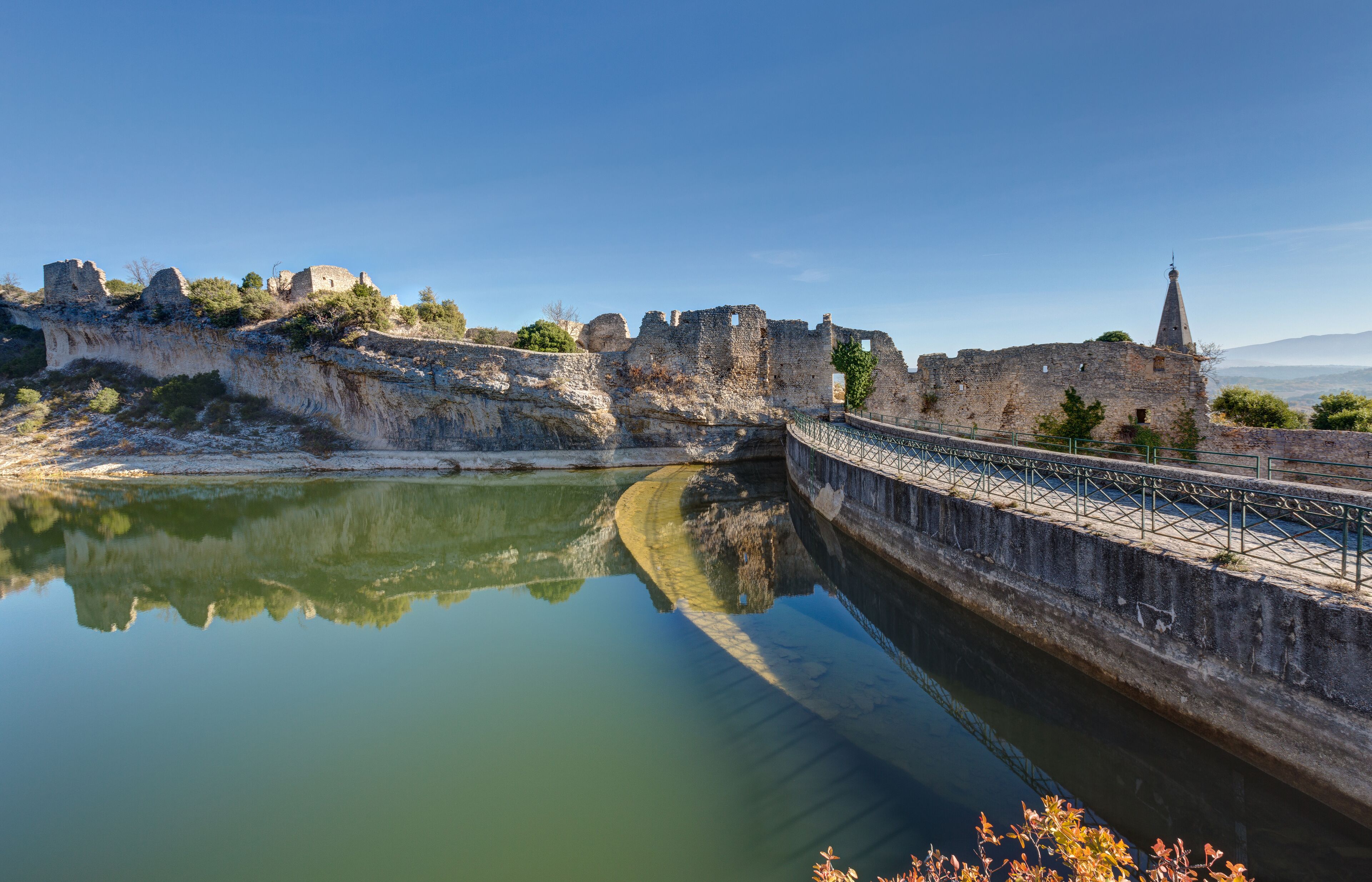 Barrage de Saint-Saturnin-les-Apt - Vaucluse - France