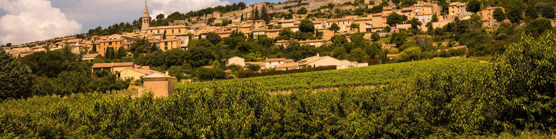 Saint-Saturnin-les-Apt Hotel Guide