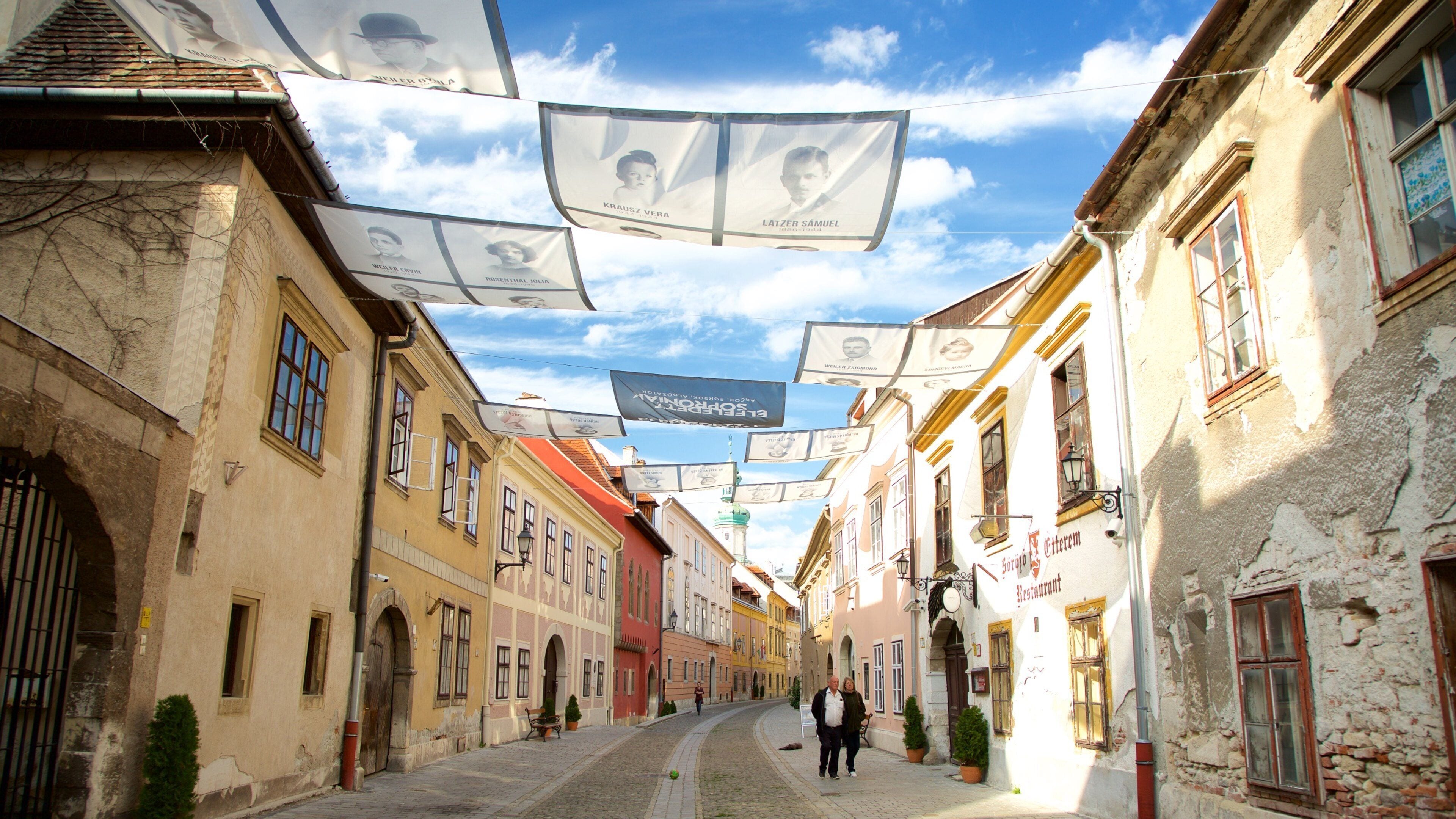 Sopron og byder på gadeliv og kulturarvsgenstande