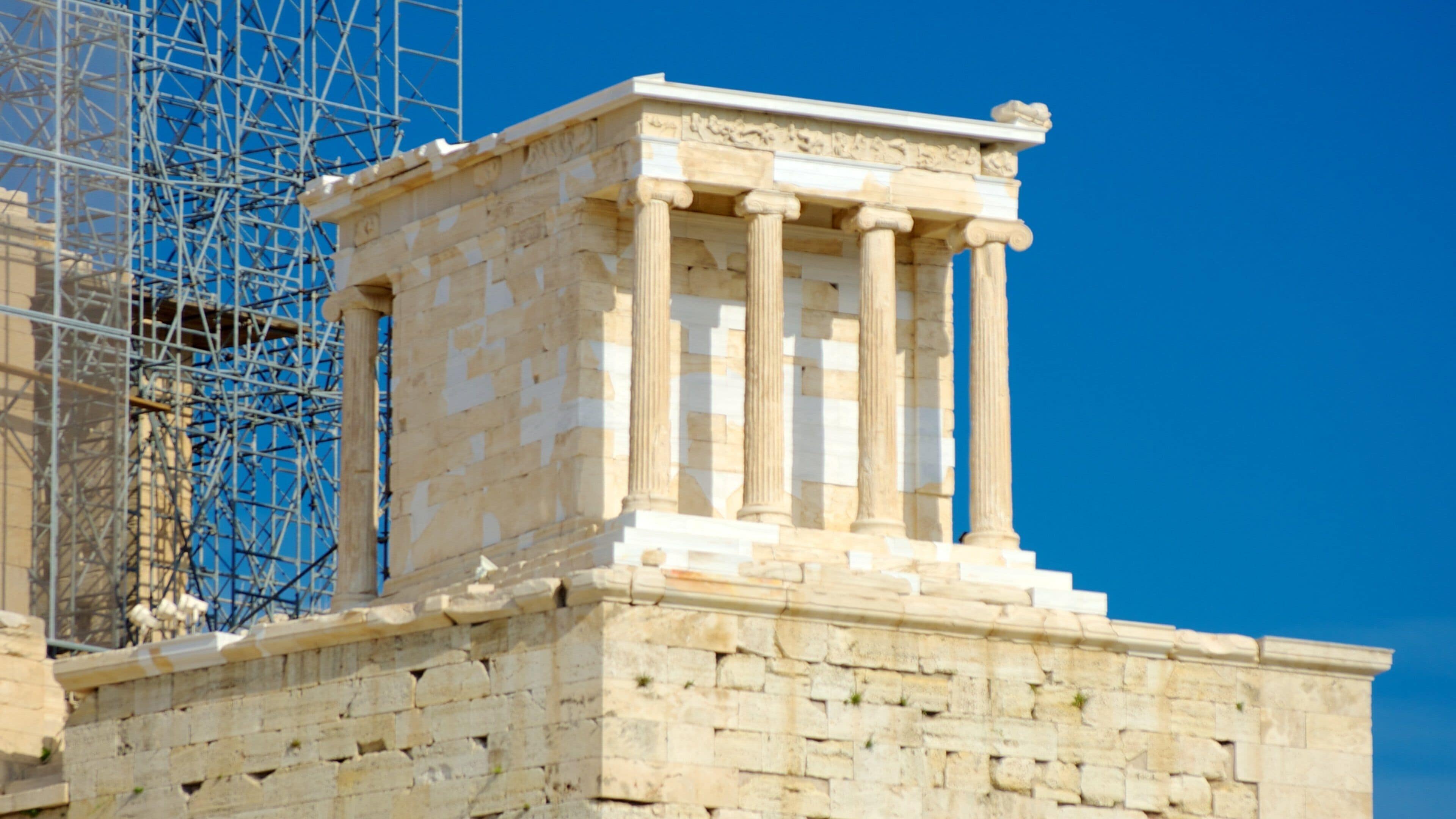 Akropolis toont historische architectuur, vervallen gebouwen en historisch erfgoed