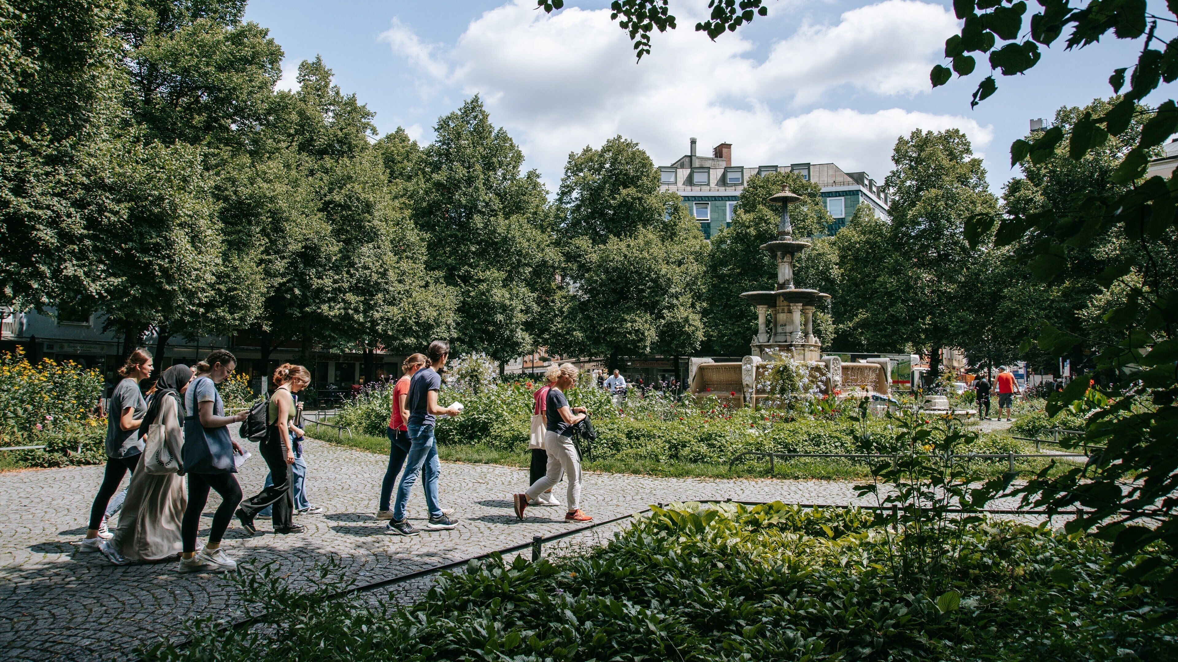 Au-Haidhausen which includes a garden as well as a small group of people
