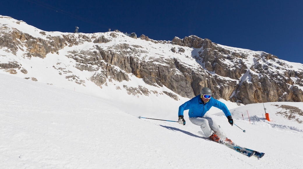 Zugspitze which includes snow skiing, snow and mountains