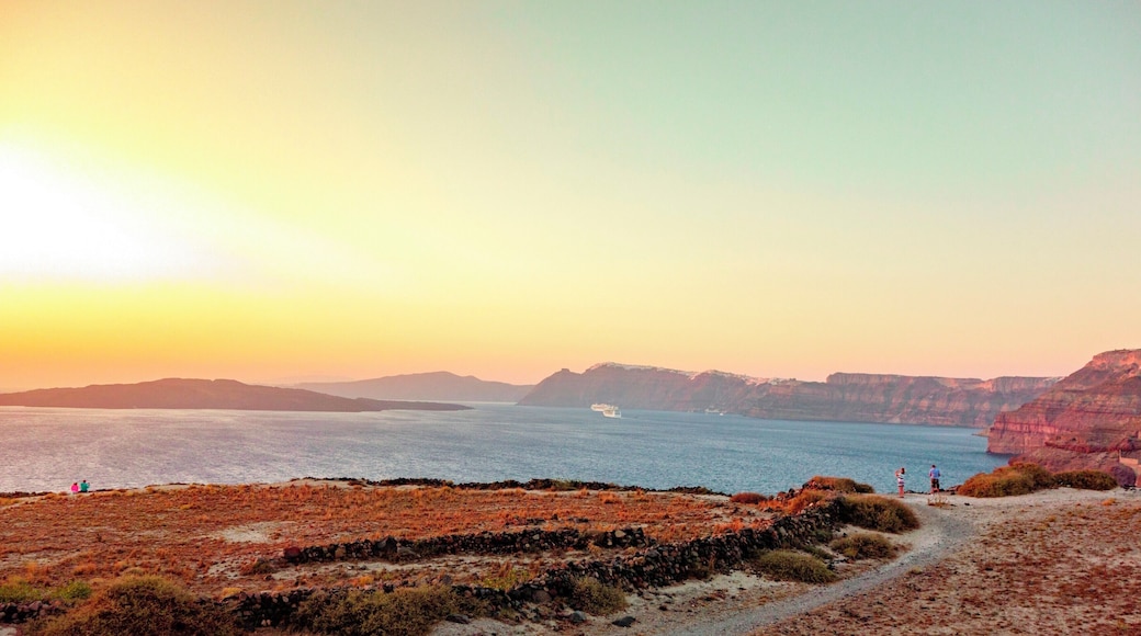 Sunset from the "other" side of the famous Santorini crater. This part of the island, near the great archaeological site of Akrotiri, offers a glimpse of the natural beauty of the island and is a nice contrast to the whitewashed towns the island is famous for.
#lifeatexpedia