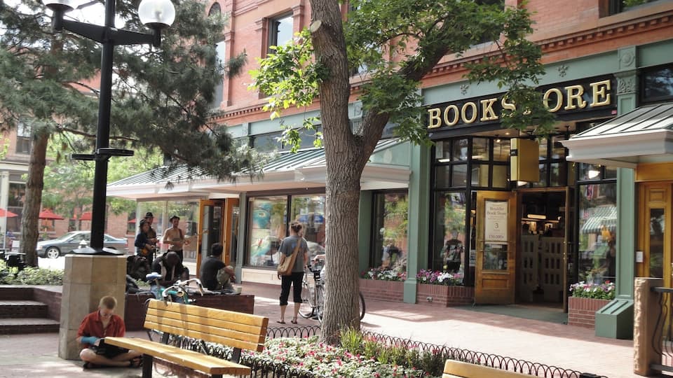 Fantastic place to waste some hours. A true reflection of how cool Boulder is.