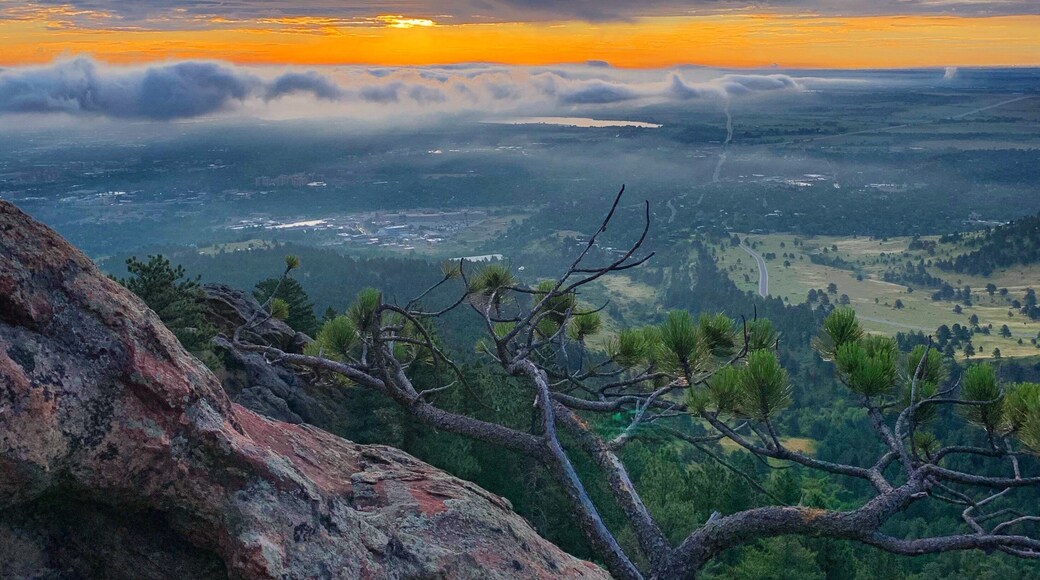 One of my go-to hiking spots is the #flatirons in #BoulderColorado , the views are always spectacular! I do at least one sunrise hike per week here. It’s always a great #adventure ⛰