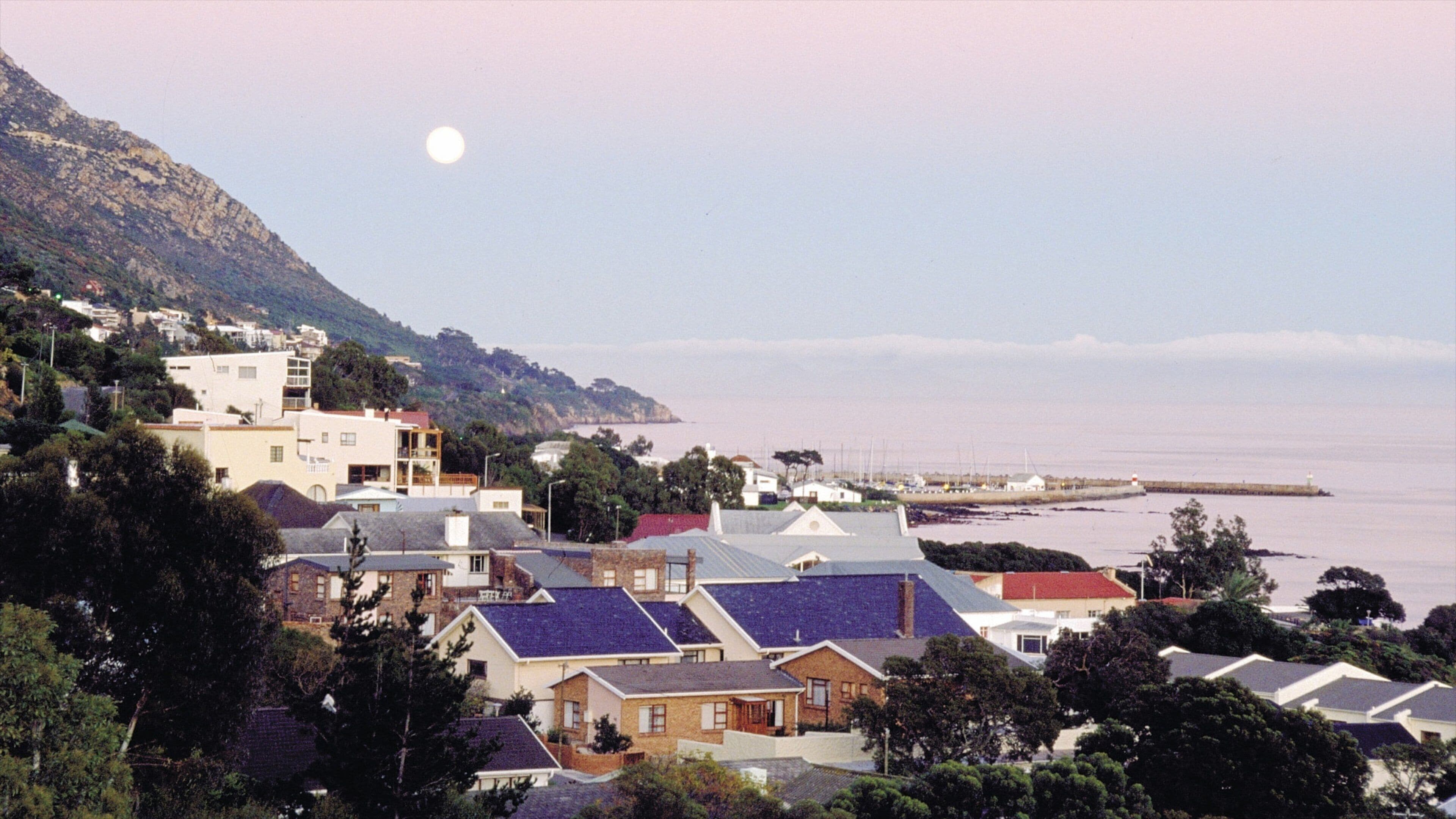 Gordon\'s Bay showing a coastal town, general coastal views and a bay or harbor