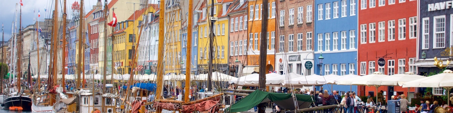 Copenhagen showing a bay or harbour