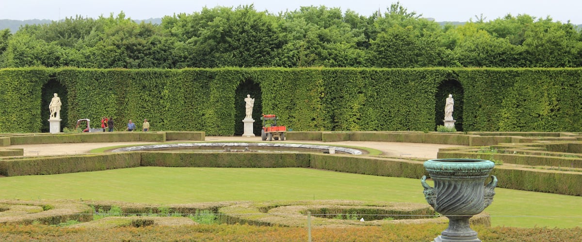 Trois statues de la Grande Commande : Le Flegmatique, L'Asie, Le Poème satyrique - parterre du Nord.